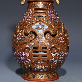 清乾隆珐琅彩鎏金花卉纹交泰瓶，高20厘米直径11厘米
