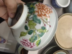 粉彩花花卉纹瓷器1