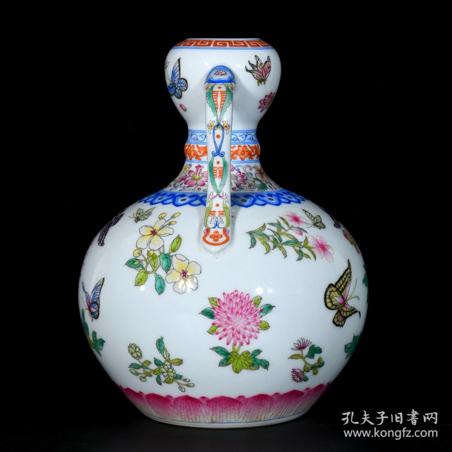 清雍正珐琅彩花鸟蝶恋花纹如意尊一对23x17厘米