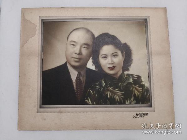 民国夫妻上色结婚照，照片尺寸28*22.5CM，蝶来照相背卡尺寸40*33CM