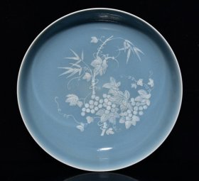 清天青釉留白葡萄纹盘6.5*26厘米
