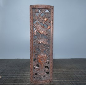 旧藏竹雕臂搁，长28cm，宽8cm，高2cm，重81g，