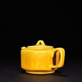 明弘治娇黄釉刻凤纹方壶 高8.5厘米 宽15厘米