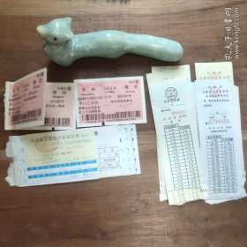 2008年火车票3张，2008年河北山东汽车票总计21张，行李票若干张。有粘痕、破损、变形。