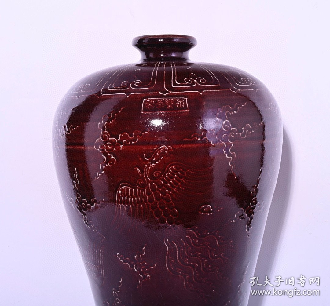 大明永乐年制祭红釉雕刻凤纹梅瓶，高45×27厘米