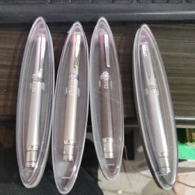 英雄钢笔（上海英雄金笔厂）盒装  库存未使用  颜色随机发货    一支的价格， 6号柜