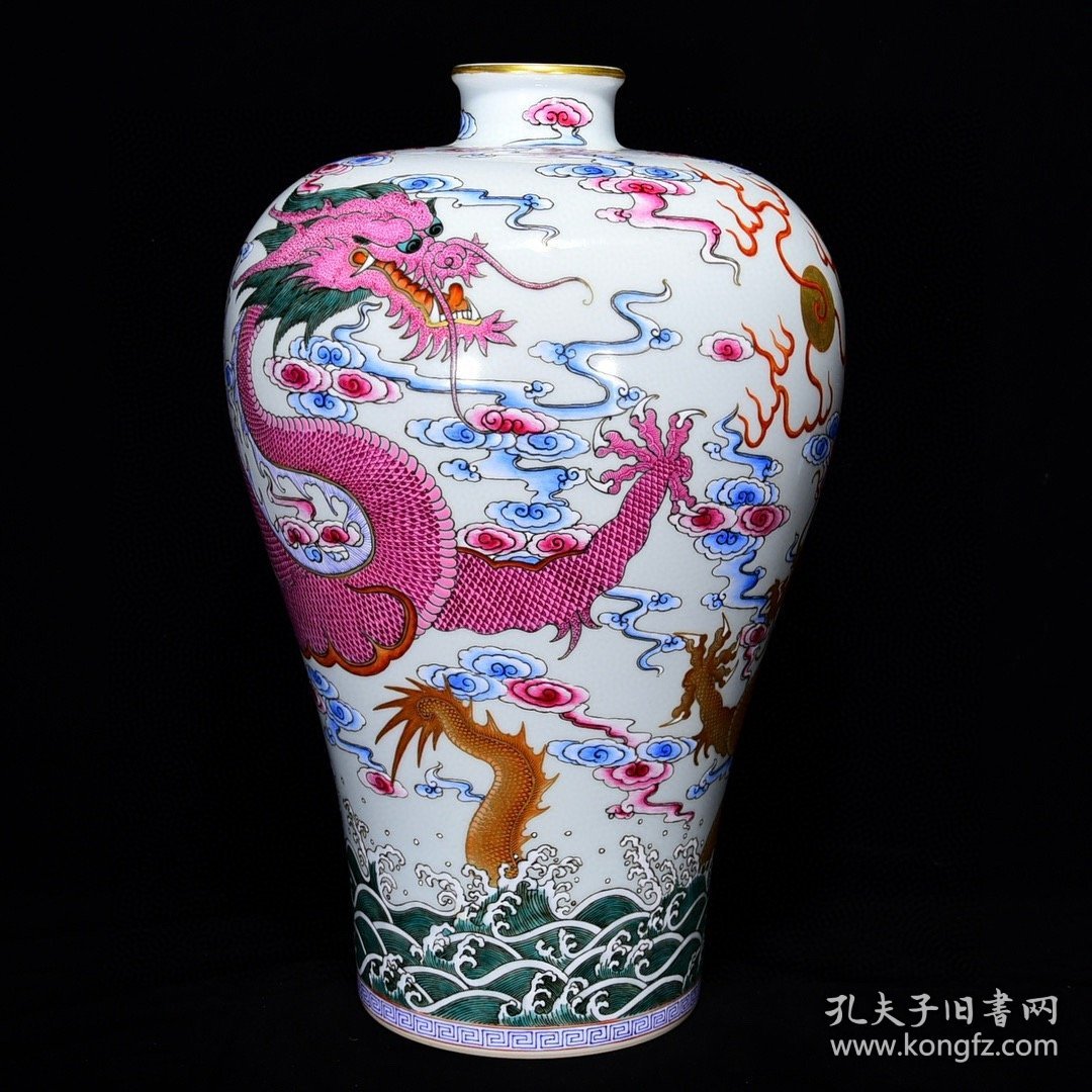 清雍正粉彩描金苍龙教子纹梅瓶尺寸38*25厘米