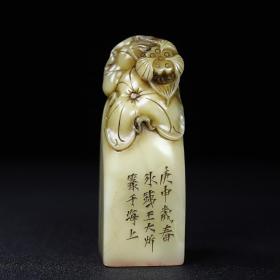 珍藏寿山白芙蓉石一品清廉莲花印章，长3.5厘米宽3.5厘米高10.3厘米，重274克，价格450元