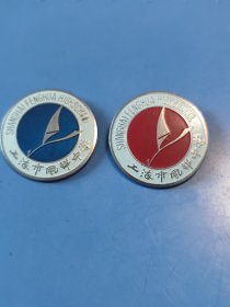 校徽，上海市风华中学，直径2.3，二枚合售。