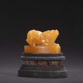 楚桥款·田黄石瑞兽钮印章