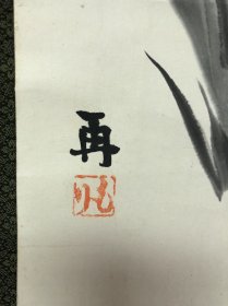 再 画268精品回流 鸢尾花图立軸，纸本绫裱，树脂軸頭，畫芯27×66厘米，款印如图，品相如圖老旧，手绘精品放心收藏！