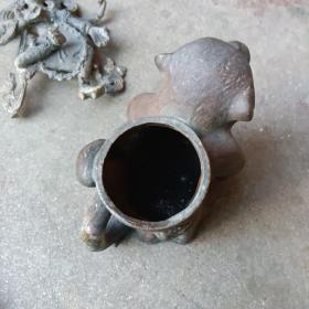 动物铜壶，年代未知，重687克。不知何物，啥也不包。保真铜不包年代。