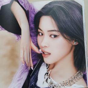 《Cheshire》是韩国女子演唱组合ITZY演唱的歌曲，收录于同名专辑《CHESHIRE》中 （附光盘）