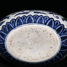 瓷器 明青花缠枝花卉纹扁瓶，高26.5厘米直径23厘米