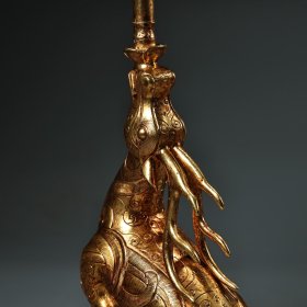 旧藏收纯铜高浮雕錾刻鎏金鹿蜡台，工艺精湛 器型款式精美 重800克 高24厘米 宽10.5厘米