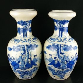 大清康熙青花手绘人物故事蒜头瓶