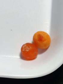 两颗很多年的老玛瑙珠