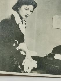 周坤玲，张活游，小照片一张（Patricia Joe，1924年）原名：Joe Quan Ling，在美国夏威夷州出生，父亲是烟草商人。她与胞姊周坤玉，都是电影女明星。21岁的周坤玲在美国旧金山日间是商行秘书，晚上在旧金山华埠（大观影片公司）以每出300美元参演电影，被称为“华人版的海蒂·拉玛”在美国旧金山及纽约拥有许多影迷。她在香港主演的第一出电影为《怕见旧情郎》1947年11月27日香港首映