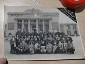 荣获红旗管留影 冶金馆全体工作人员2.5摄
