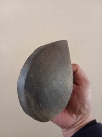 老陶制桃型面模子 边沿小磕皮 中心花蕊有两处小凸出尖缺损见图九红圈为缺失蓝圈为完整