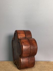 清代花梨木板指盒，高5.5厘米，宽15.5厘米，重520克