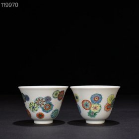 清雍正斗彩皮球花纹杯，