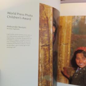 WORLD PRESS PHOTO 2002 英文原版）