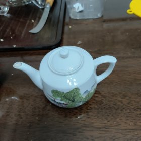 山东淄博瓷厂漱玉款精品茶壶
