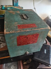 60年代的带语录的天津工农兵幻灯机大木箱，29*24*23厘米的，无底盖如图少