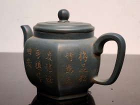名人制，紫砂壶，造型独特，外观精美，做工精细， 砂质细腻 ，色泽光润， 手感圆滑，品相完美，尺寸如图！