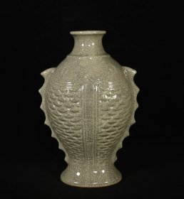 宋哥窑乾隆御题纹鱼瓶，高26×16.8厘米