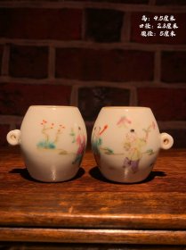 瓷制鸟食罐。粉彩人物，器型漂亮，瓷胎端正，全手工制作，人物画作精细，釉色饱满，完整全品。