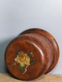 花梨木镶贝壳板指盒，高9厘米，宽11.5厘米，重360克
