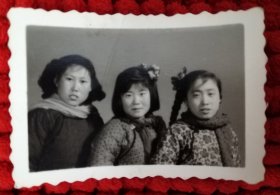50年代三位女子特色 老照片