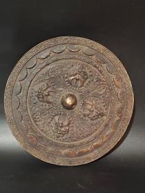 兽头铜镜  （包浆老气  图案精美）
直径:18.5厘米   重量:1.4斤