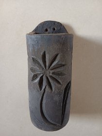 老黑陶制筷子筒 图八正面外皮部分脱落 其他完整