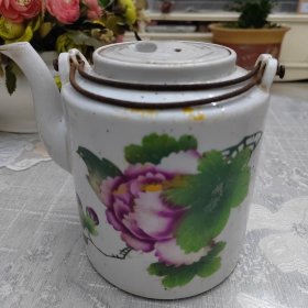 老式瓷茶壶