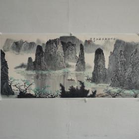 白雪石作品风景如画在漓江，画风明快，清新俊逸，气韵和润