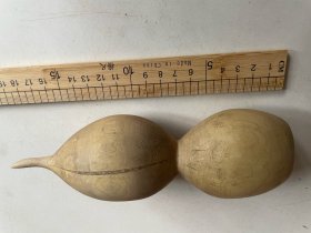老旧手工雕木制葫芦、材质不识、请自鉴