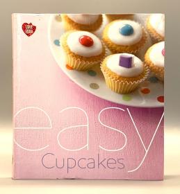 《教你做美丽的纸杯蛋糕》    Easy Cupcakes Love Food（美食与烹调）英文原版书
