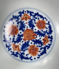 清嘉庆年制青花矾红缠枝花卉碗