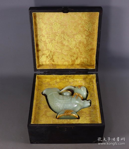 旧藏和田玉包金人鱼壶