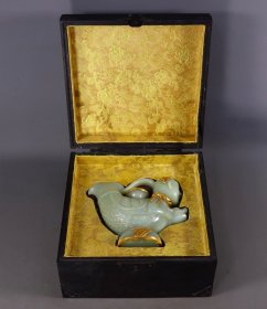 旧藏和田玉包金人鱼壶