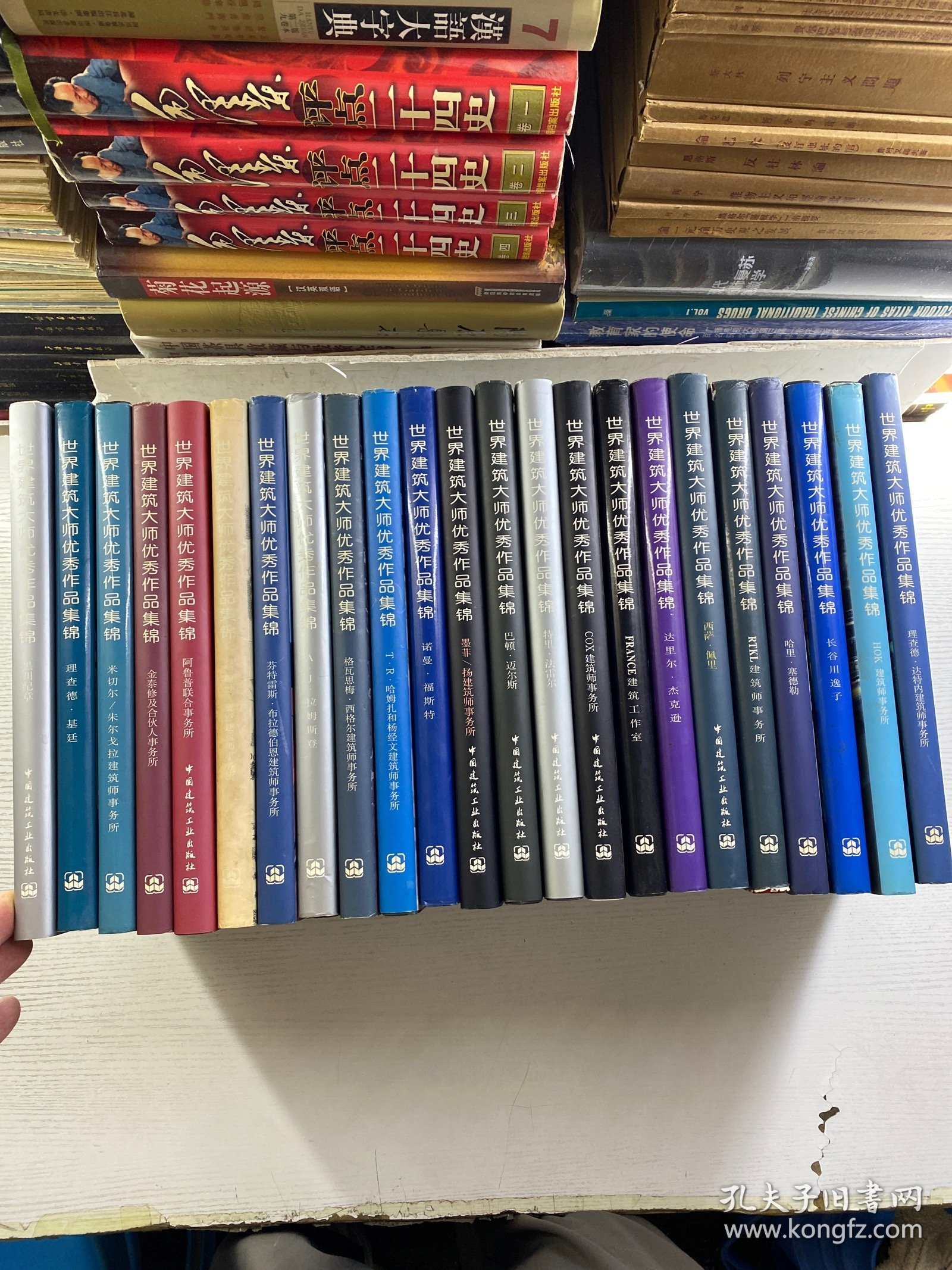世界建筑大师优秀作品集锦（23本合售）诺曼·福斯特、巴顿·迈尔斯、墨菲／扬建筑师事务所、哈姆扎和杨经文建筑事务所、阿鲁普联合事务所、特里·法雷尔、COX建筑事务所、FRANCE建筑工作室、达里尔·杰克逊、RTKL建筑师事务所、西萨·佩里、长谷川逸子、哈里·塞德勒、理查德·达特内建筑师事务所、HOK建筑师事务所、格瓦思梅·西格尔、拉姆斯登、芬特雷斯·布拉德伯恩、约翰逊·费恩、金泰修及合伙人事务所