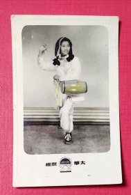 1951年打鼓的美女照片