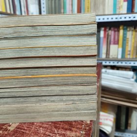 漫画版古龙群侠传；第一部、第二部，1、2、5、6、9、10、13、14、15、16、17，11册合售，其中，5、6册中间开裂，不缺页，15、16册有开裂现象，还未裂开，第一部，有彩页4页，第二部，彩页1页，人物被裁切掉了，其余每一本都带彩页2页，详细参照书影