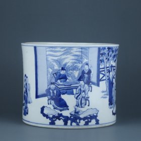 清康熙 青花琴棋书画人物图笔筒 高度15.7cm，口径20cm。