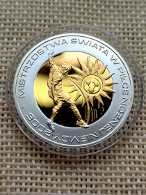 波兰10兹罗提镀金银币 2006年德国世界杯纪念 中心925银镀999金 外环925银 14.14克 全新漂亮oz0510-0