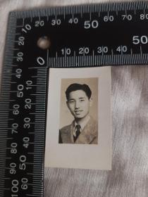 帅气青年照片一枚，有背题，1928年？Z501