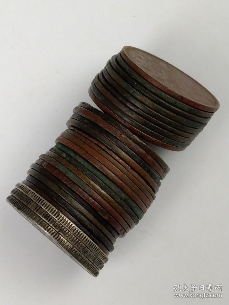 清末与民国时期:银币铜币共29枚，含半圆银币3枚、铜双旗17枚、铜光绪元宝2枚、大清铜币7枚，品相尺寸如图、不单出！！！